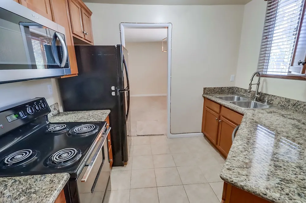 1 bed, 740 sqft, $1,950 — Photo 3