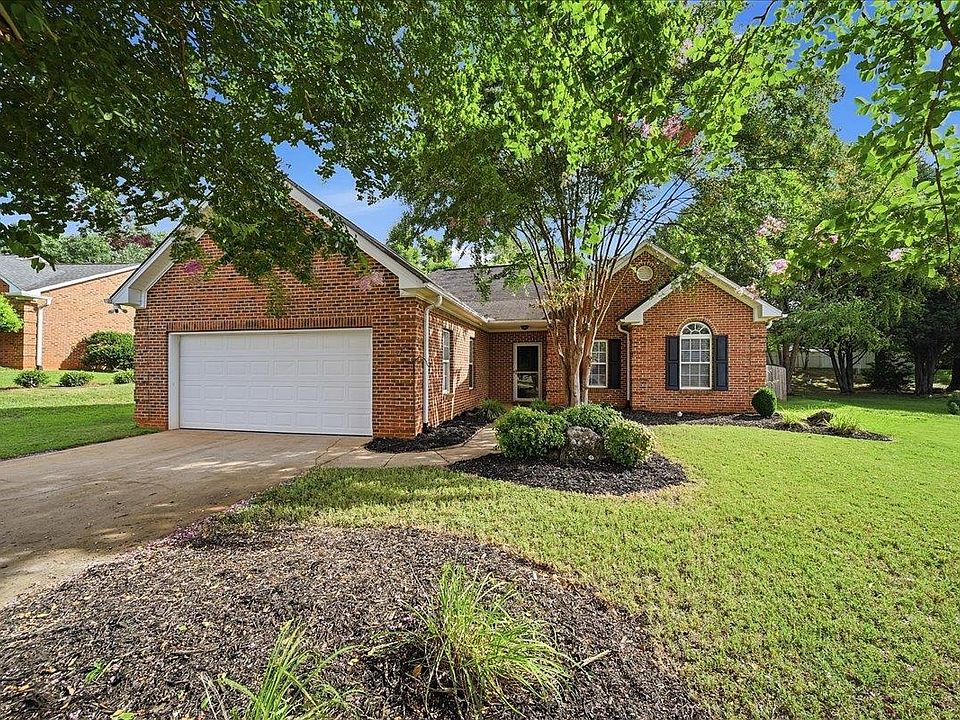 1st image of 529 Fox Hurst Ct