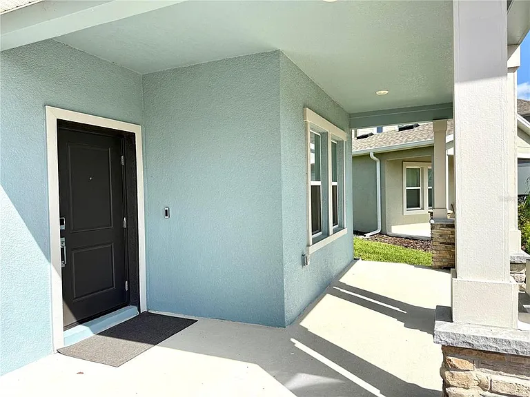 2970 Armstrong Ave — Photo 6