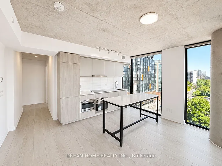 47 Mutual St #807 — Photo 3