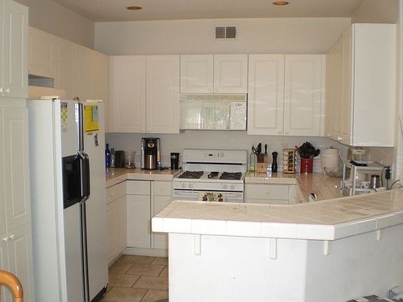 2nd image of 3079 W Canyon Ave