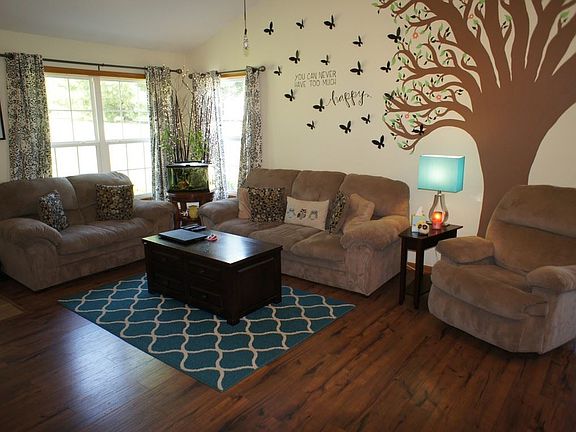 5th image of 265 Lilac Ln