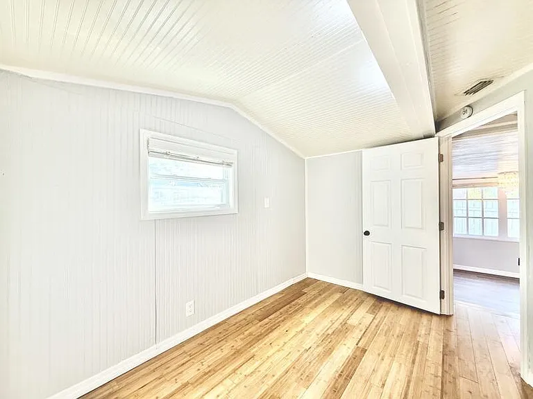 713 Smith St — Photo 33