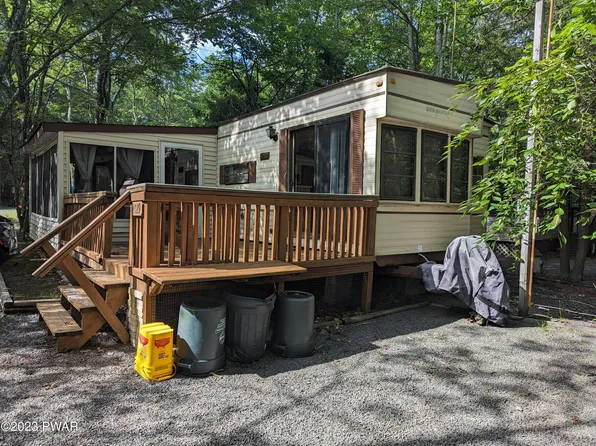 4029 Powhatan Dr, Shohola, PA 18458