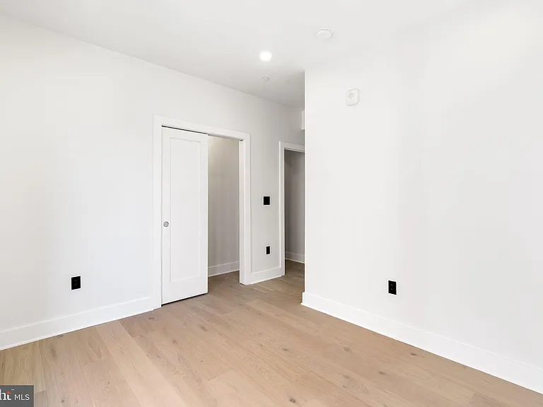 2504 41st St NW #6 — Photo 13