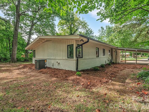 4th image of 233 Dogwood Dr
