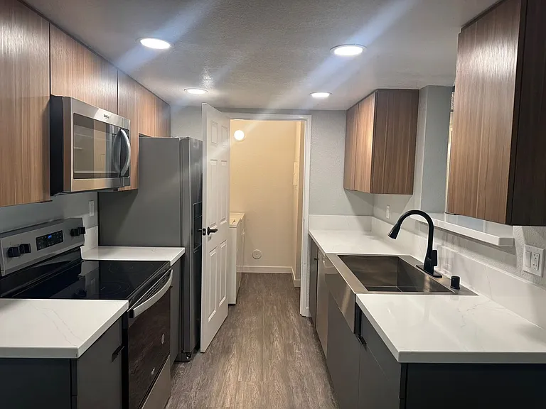Corona Pointe Resort — Photo 104