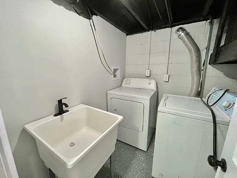 480 W 23rd Ave — Photo 24
