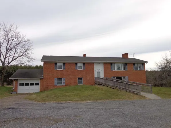 1601 New Hope Rd, Staunton, VA 24401