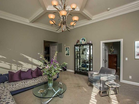 5th image of 122 Pond Cir