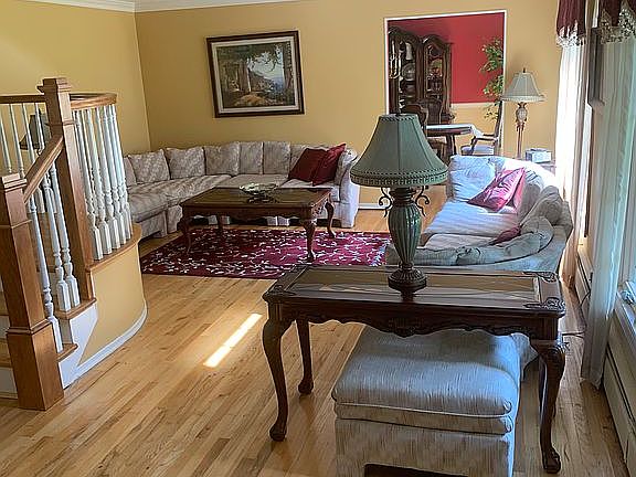 5th image of 19 Green Knoll Ct