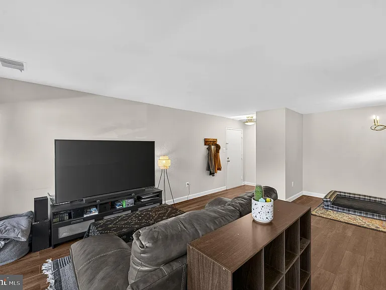 517 Florida Ave #T4 — Photo 8