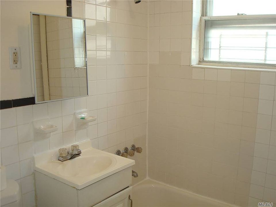 2nd image of 160 Fieldmere St