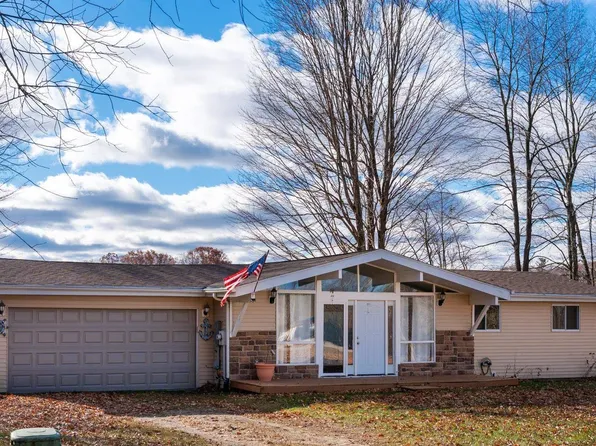 1053 Circle Dr, Lake Isabella, MI 48893