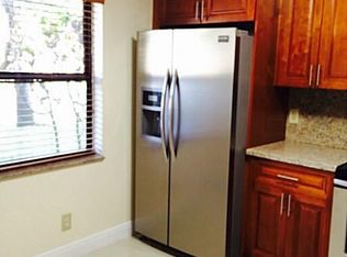 10552 NW 6th St, Hollywood, FL 33026