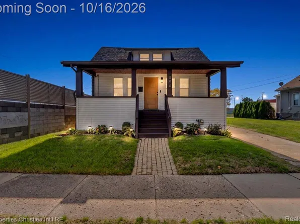 890 E Bennett Ave, Ferndale, MI 48220