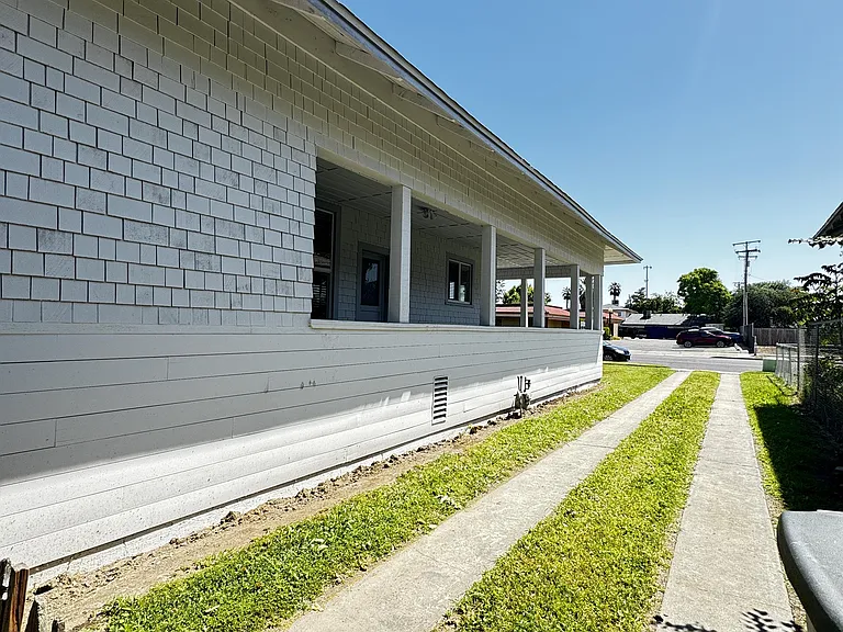 1212 N Irwin St — Photo 20
