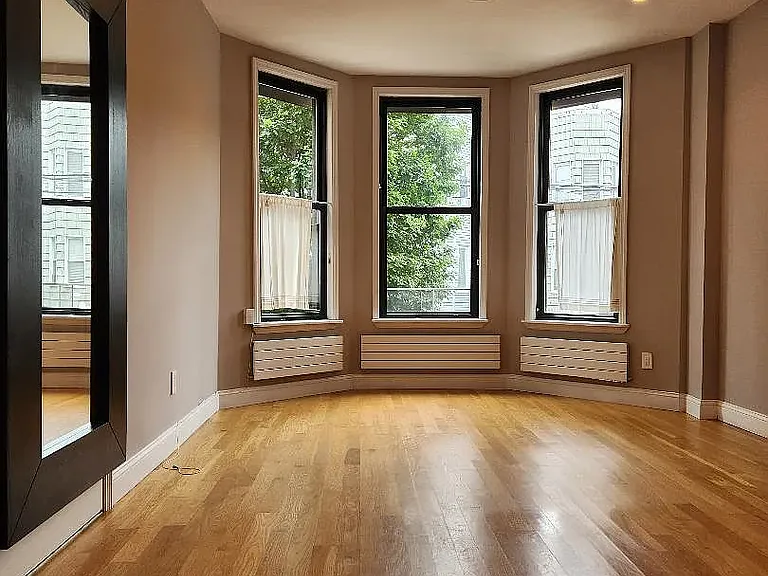 54 Hausman St #1A — Photo 13
