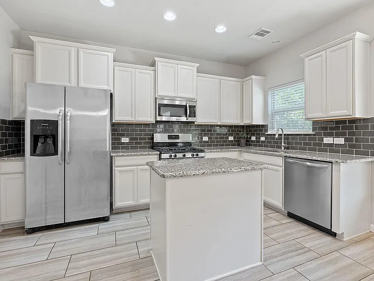 307 Parkside Dr — Photo 6