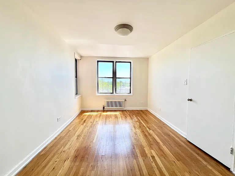 2373 E 3rd St #5T — Photo 7