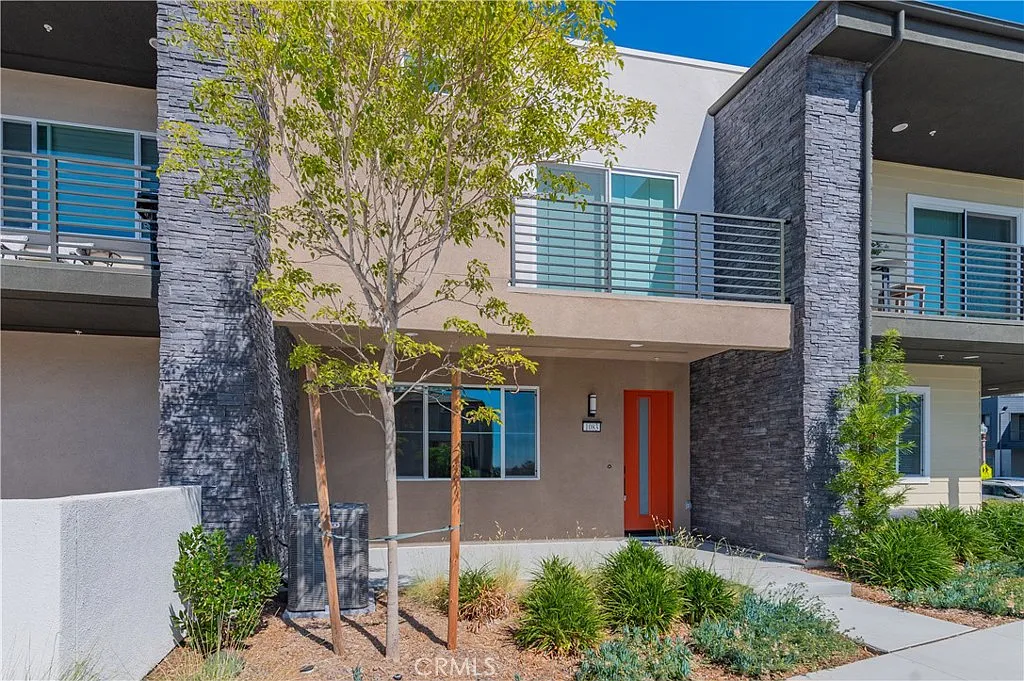 3 bed, 2.5 bath, 1795 sqft, $5,000 — Photo 2