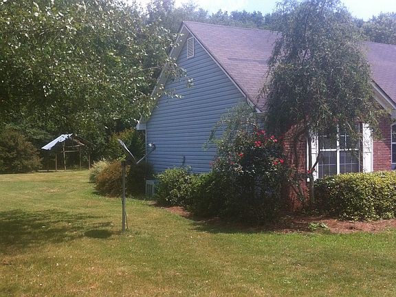 3rd image of 214 Country Meadows Cir
