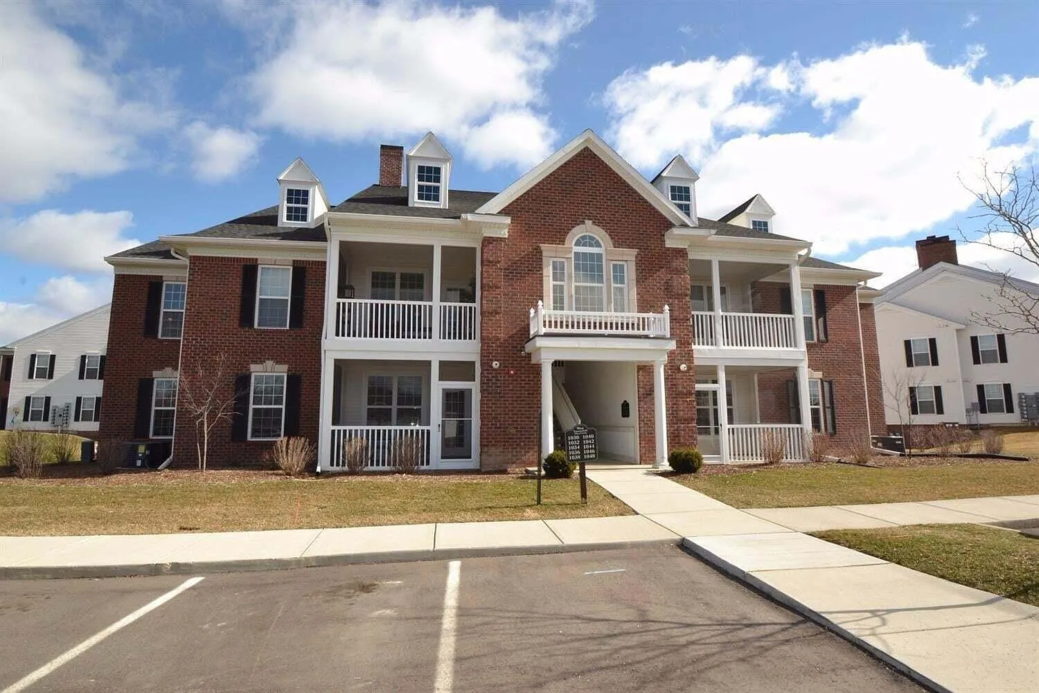3 bed, 2.0 bath, 1412 sqft, $2,000 — Photo 2