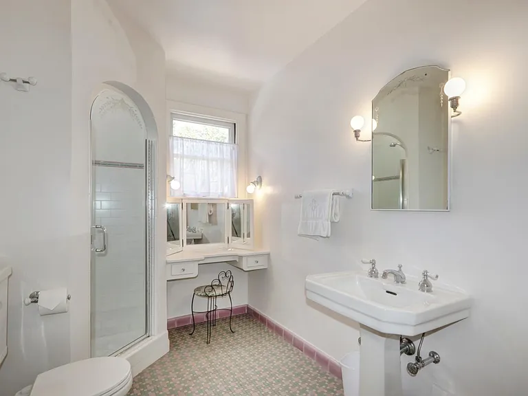 450 Coloma Way — Photo 32