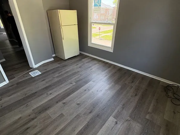 626 W 2nd St, Waterloo, IA