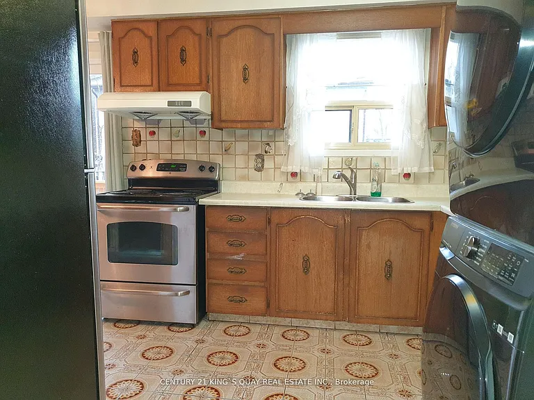 90 Appleby Cres #UL — Photo 12