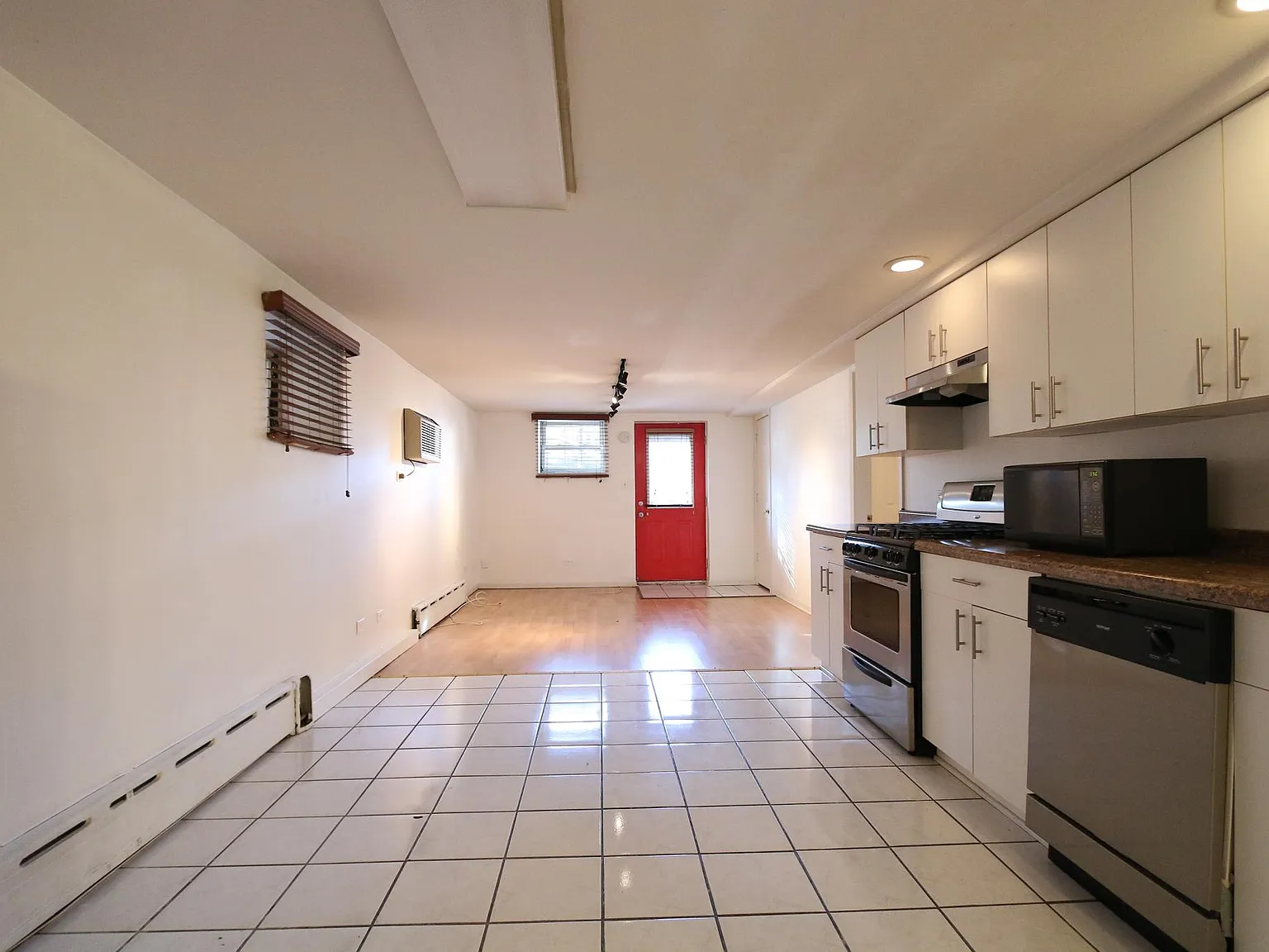 719 S Loomis St — Photo 4