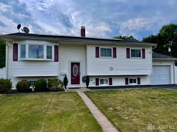 101 Lee Dr, Middlesex, NJ 08846
