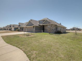 645 Red River Dr, Yukon, OK 73099