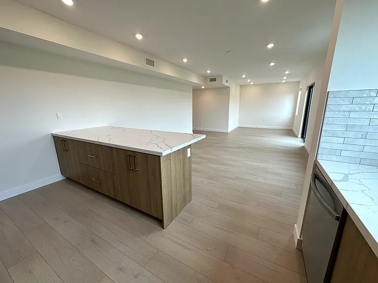 941 N Martel Ave #102 — Photo 25