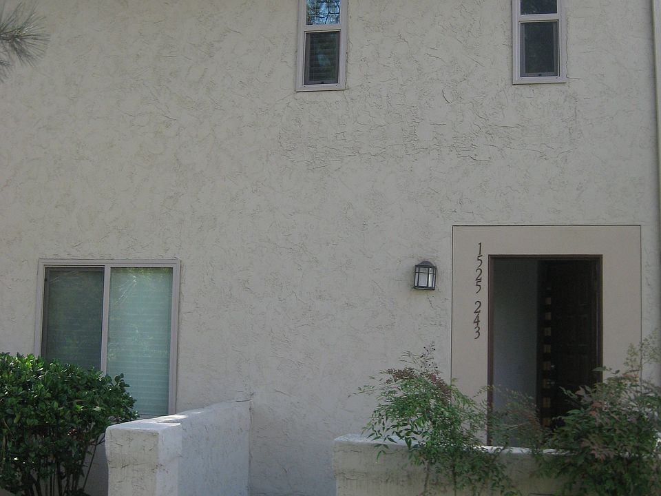 TownhomeEntrance