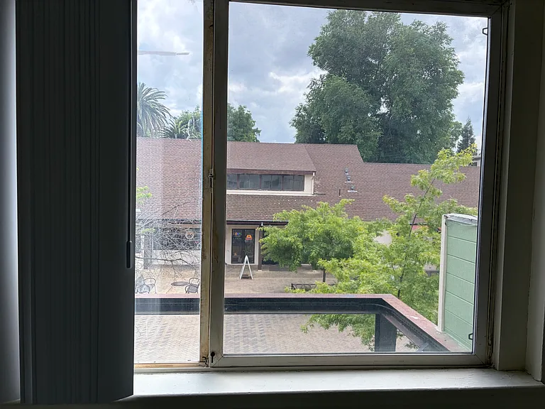 307 University Ave — Photo 11