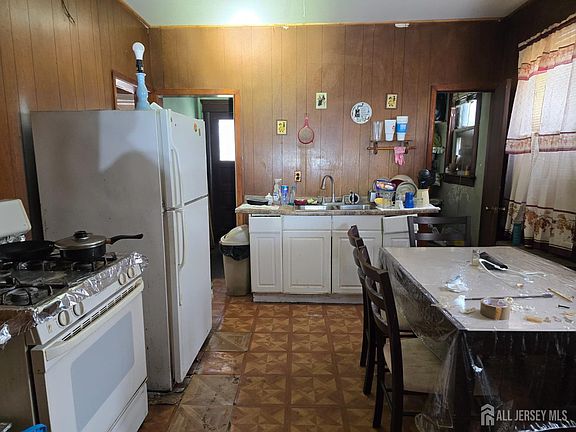 5th image of 267 Prospect St