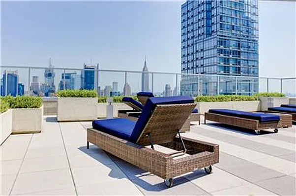 Sold by (Legacy) Elegran | media 9