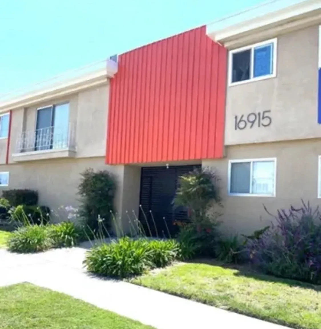 16915 Crenshaw Blvd — Photo 2