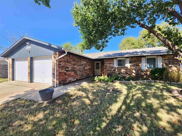 2908 NE Lakeview Cir, Lawton, OK 73507