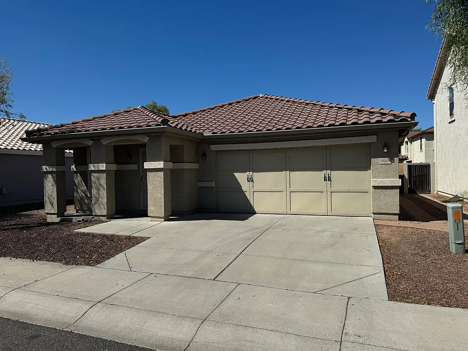 3660 E Orchid Ln