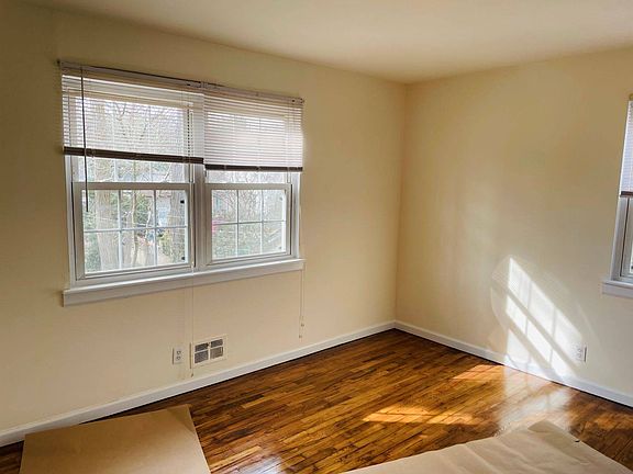 4th image of 12 Valentine Ave