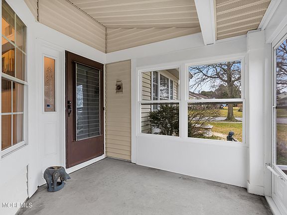 5th image of 976B Thornbury Lane #B