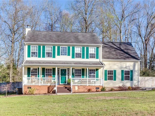 8246 Hamilton Dr, Gloucester, VA 23061