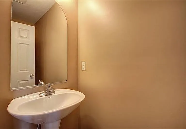 2118 Harbortown Cir #2118 — Photo 9