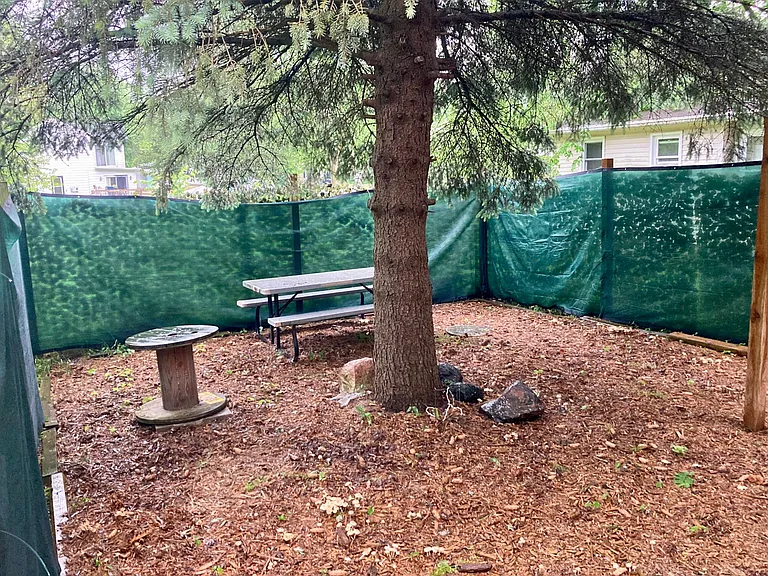 Private courtyard with picnic area