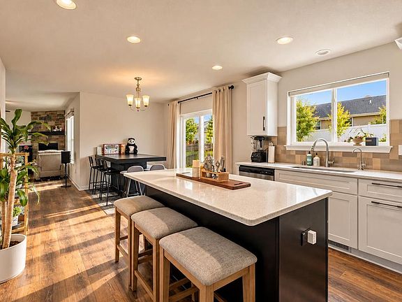 4th image of 436 Yosemite AVENUE