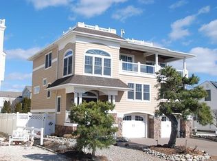 109 E Louisiana Ave, Brant Beach, NJ 08008