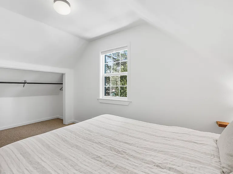 10115 Vista Ave — Photo 2