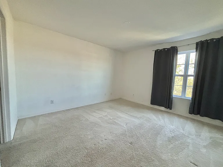 140 Primrose Dr — Photo 6